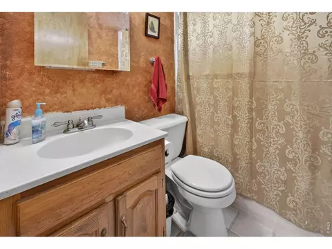 Bath - 735 38th St, Boulder, CO 80303 photo 1 of 1