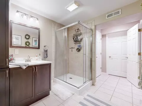Bath - 10688 Echo St, Longmont, CO 80504 photo 6 of 7