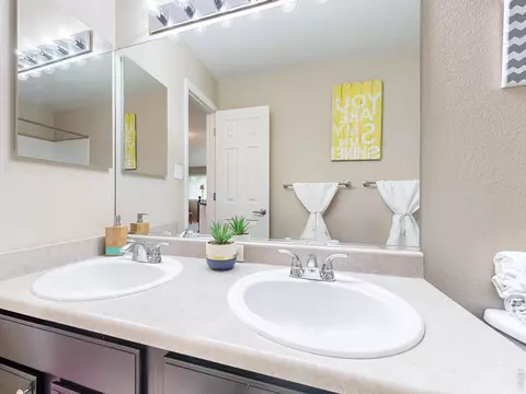 Bath - 10688 Echo St, Longmont, CO 80504 photo 3 of 7