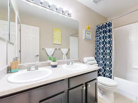 Bath - 10688 Echo St, Longmont, CO 80504 photo 2 of 7
