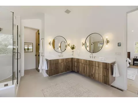 Bath - 1365 Georgetown Rd, Boulder, CO 80305 photo 4 of 7