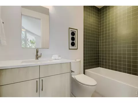 Bath - 1365 Georgetown Rd, Boulder, CO 80305 photo 6 of 7