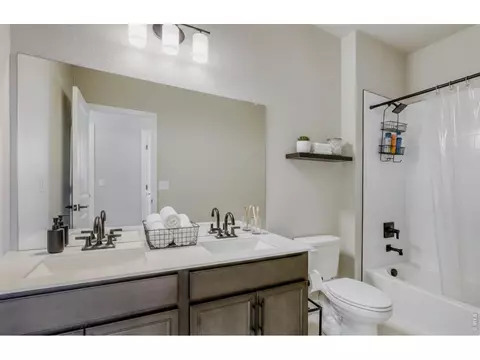 Bath - 662 Noola St, Windsor, CO 80550 photo 4 of 5