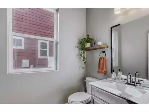 Bath - 662 Noola St, Windsor, CO 80550 photo 5 of 5