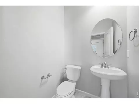 Bath - 882 Jenny Ln, Berthoud, CO 80513 photo 3 of 4