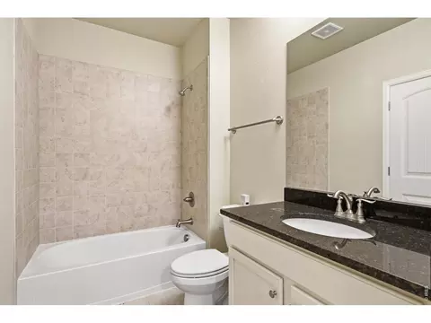 Bath - 882 Jenny Ln, Berthoud, CO 80513 photo 4 of 4