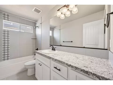 Bath - 5753 Pintail Way, Longmont, CO 80504 photo 2 of 2