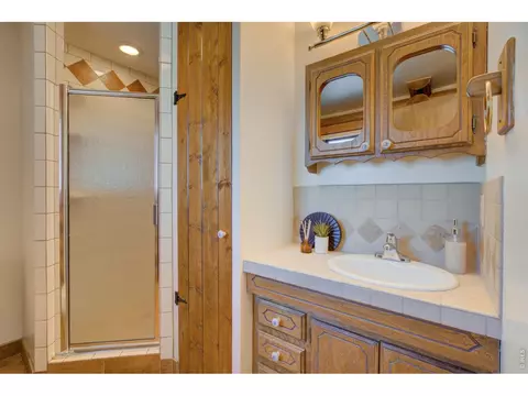 Bath - 5308 Glen Dr, Berthoud, CO 80513 photo 2 of 3