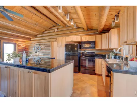 Kitchen - 5308 Glen Dr, Berthoud, CO 80513 photo 4 of 4