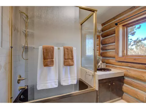 Bath - 5308 Glen Dr, Berthoud, CO 80513 photo 1 of 3
