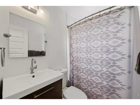Bath - 5151 E Thrill Pl, Denver, CO 80207 photo 1 of 2