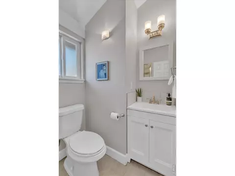 Bath - 1490 Chambers Dr, Boulder, CO 80305 photo 5 of 7