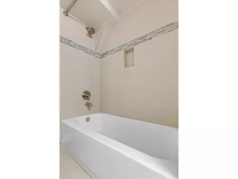 Bath - 1490 Chambers Dr, Boulder, CO 80305 photo 7 of 7