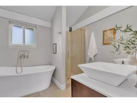 Bath - 1490 Chambers Dr, Boulder, CO 80305 photo 1 of 7