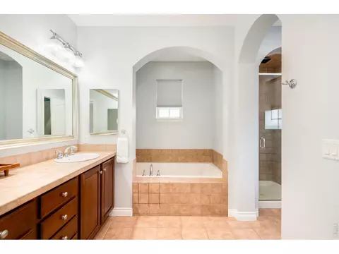 Bath - 9135 E 29th Pl, Denver, CO 80238 photo 1 of 10