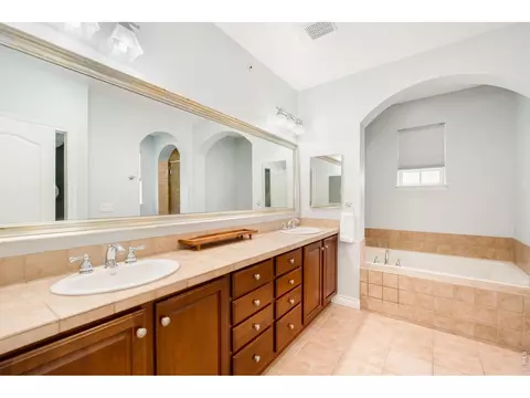 Bath - 9135 E 29th Pl, Denver, CO 80238 photo 6 of 10