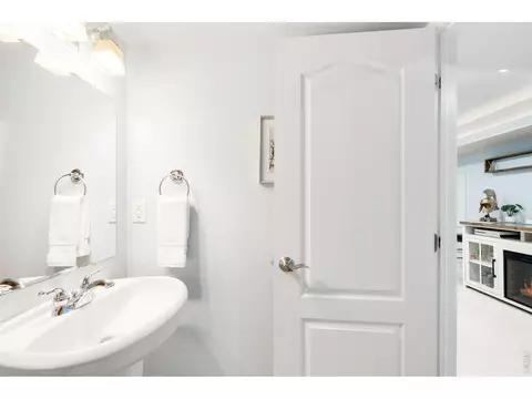 Bath - 9135 E 29th Pl, Denver, CO 80238 photo 9 of 10