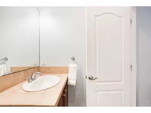 Bath - 9135 E 29th Pl, Denver, CO 80238 photo 8 of 10