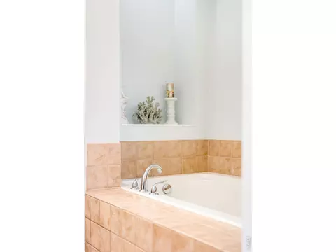 Bath - 9135 E 29th Pl, Denver, CO 80238 photo 3 of 10