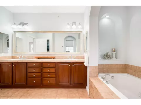 Bath - 9135 E 29th Pl, Denver, CO 80238 photo 2 of 10