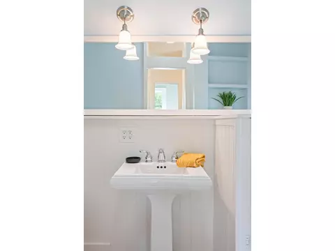 Bath - 2025 18th St, Boulder, CO 80302 photo 3 of 6