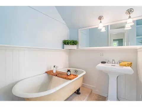 Bath - 2025 18th St, Boulder, CO 80302 photo 2 of 6