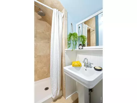 Bath - 2025 18th St, Boulder, CO 80302 photo 5 of 6