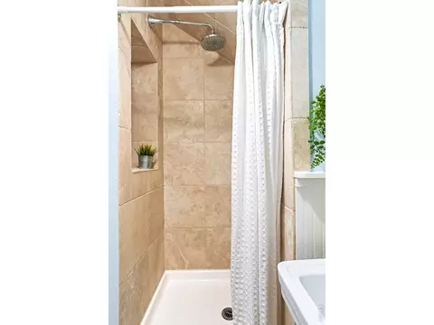 Bath - 2025 18th St, Boulder, CO 80302 photo 6 of 6