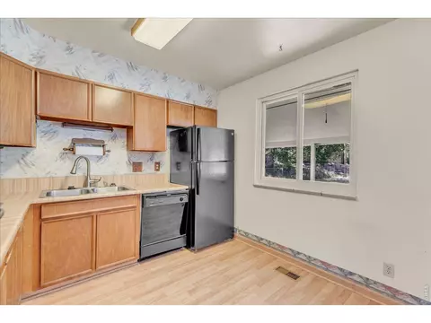 Kitchen - 925 Yale Rd, Boulder, CO 80305 photo 3 of 3