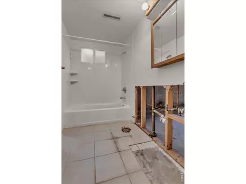 Bath - 925 Yale Rd, Boulder, CO 80305 photo 2 of 2