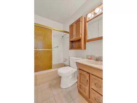 Bath - 925 Yale Rd, Boulder, CO 80305 photo 1 of 2