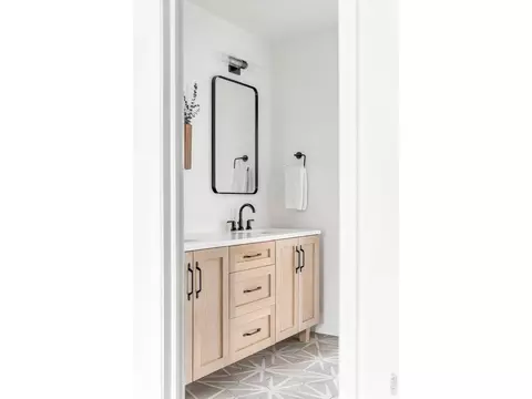 Bath - 4954 10th St, Boulder, CO 80304 photo 2 of 2