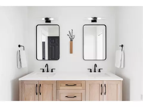 Bath - 4954 10th St, Boulder, CO 80304 photo 1 of 2