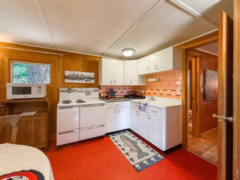 Kitchen - 438 Aspen Dr, Lyons, CO 80540 photo 2 of 2
