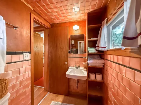 Bath - 438 Aspen Dr, Lyons, CO 80540 photo 2 of 3