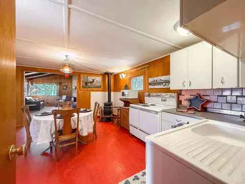 Kitchen - 438 Aspen Dr, Lyons, CO 80540 photo 1 of 2
