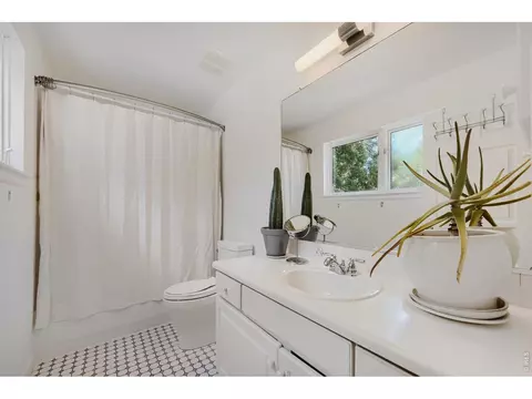 Bath - 1476 Periwinkle Dr, Boulder, CO 80304 photo 4 of 5