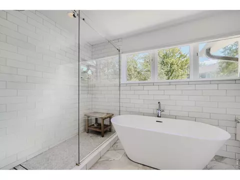 Bath - 1476 Periwinkle Dr, Boulder, CO 80304 photo 3 of 5