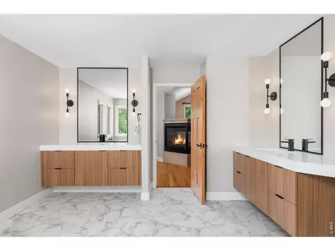Bath - 4888 5th St, Boulder, CO 80304 photo 3 of 4