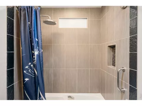 Bath - 1155 Wagonwheel Gap Rd, Boulder, CO 80302 photo 1 of 4