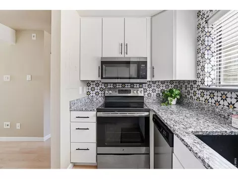 Kitchen - 3296 Cripple Creek Trl, Boulder, CO 80305 photo 3 of 3