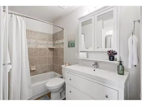 Bath - 3296 Cripple Creek Trl, Boulder, CO 80305 photo 3 of 3