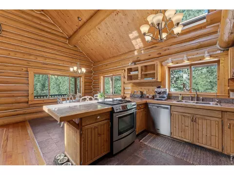 Kitchen - 28 Ute Crossing Ct, Lyons, CO 80540 photo 2 of 2
