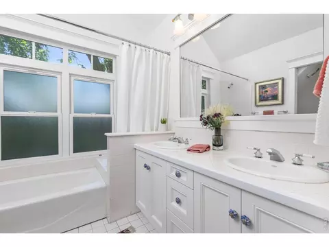 Bath - 497 Arapahoe Ave, Boulder, CO 80302 photo 3 of 3