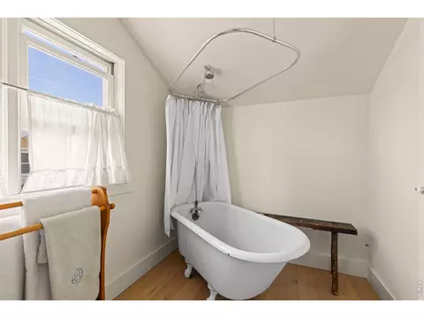 Bath - 2238 16th St, Boulder, CO 80302 photo 5 of 5
