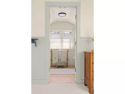 Bath - 2238 16th St, Boulder, CO 80302 photo 3 of 5