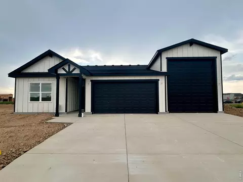 305 Plains Pkwy, Hudson, CO 80642