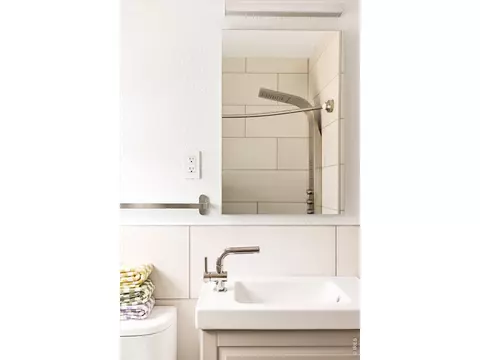 Bath - 3217 Broadway St, Boulder, CO 80304 photo 2 of 3