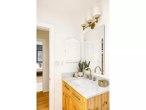 Bath - 1040 Brook Rd, Boulder, CO 80302 photo 3 of 4