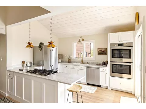Kitchen - 1040 Brook Rd, Boulder, CO 80302 photo 3 of 6